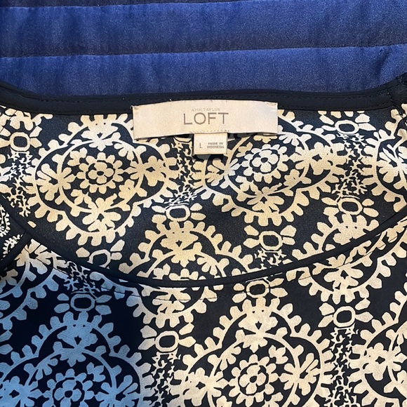 Loft navy white short sleeve blouse - Picture 2 of 6